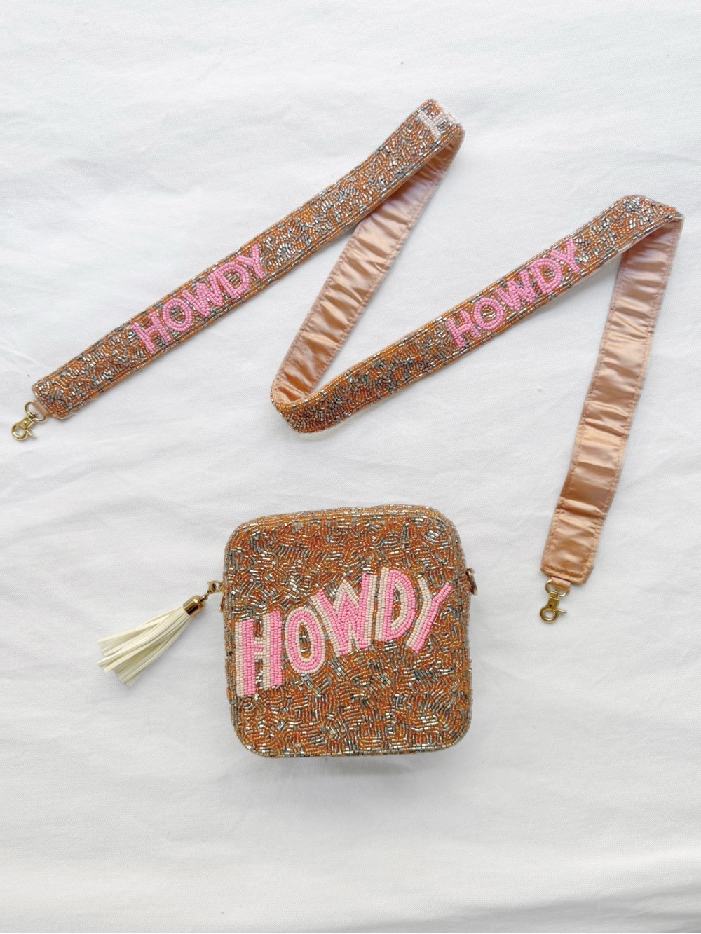 โHowdyโ Beaded Crossbody Purse - Picture 9 of 10